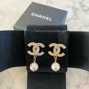 Chanel earrings *authentic*